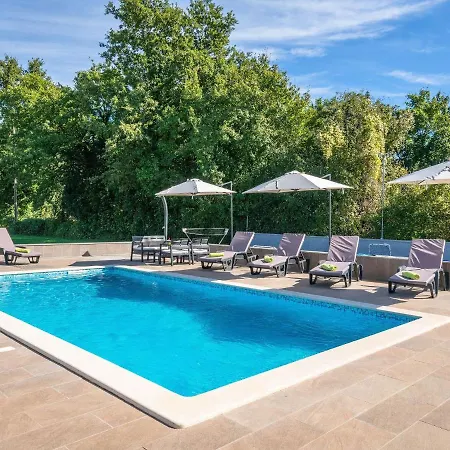 Hébergement de vacances Lovely In Prodol With Swimming Pool