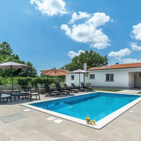 Lovely In Prodol With Swimming Pool Hébergement de vacances