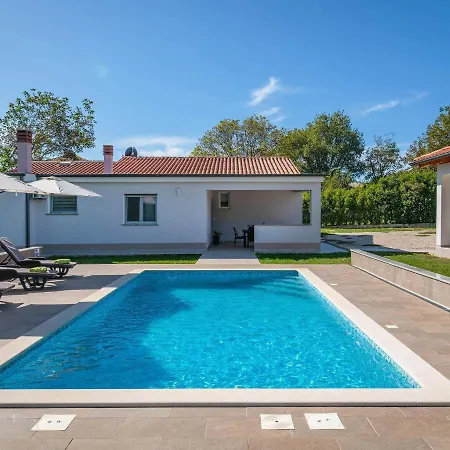 Hébergement de vacances Lovely In Prodol With Swimming Pool Manjadvorci