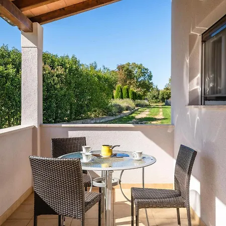 Lovely In Prodol With Swimming Pool Hébergement de vacances