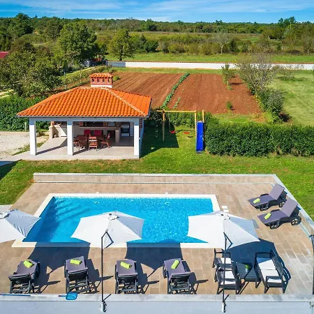Hébergement de vacances Lovely In Prodol With Swimming Pool