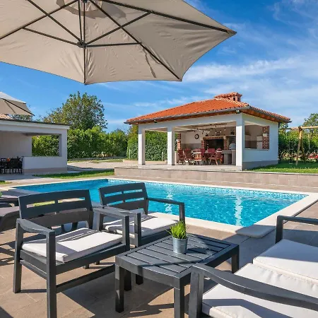 Lovely In Prodol With Swimming Pool Hébergement de vacances